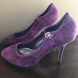White House Black Market. Purple pump